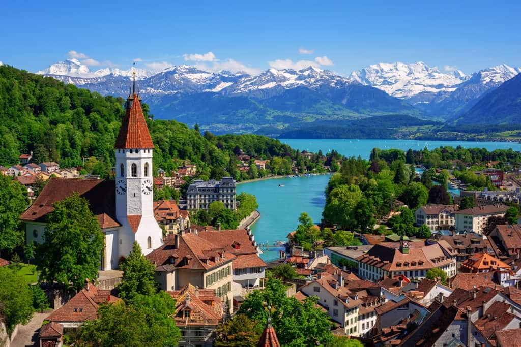 Historical,Thun,City,And,Lake,Thun,With,Snow,Covered,Bernese